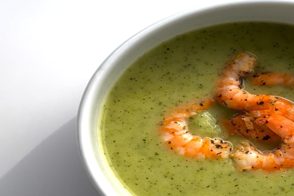 Ljetna juha od tikvica s kozicama